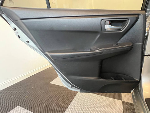 Used 2016 Toyota Camry SE image 9