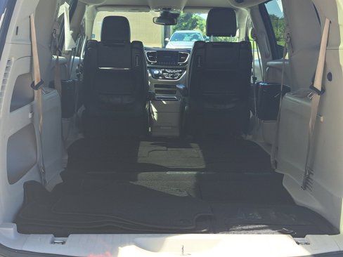 Used 2017 Chrysler Pacifica Touring-L Plus w/ Advanced Safetytec Group image 8
