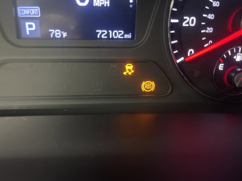 Used 2019 Kia Sorento S image 16