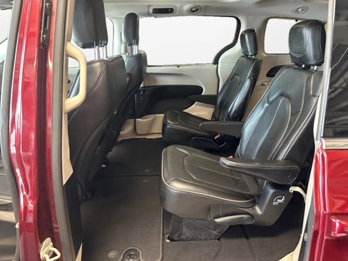 Used 2020 Chrysler Pacifica Limited image 15