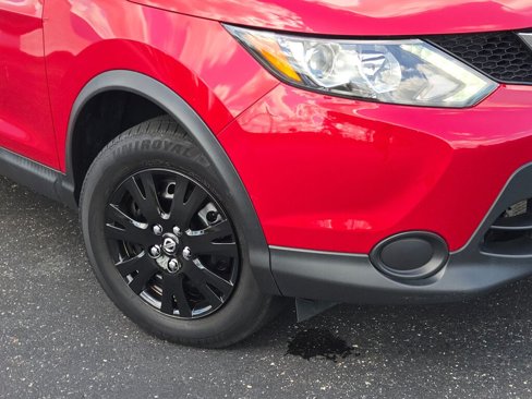 Used 2018 Nissan Rogue Sport S image 3