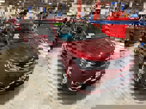 Used 2018 Chrysler Pacifica Touring-L w/ Premium Audio Group image 3
