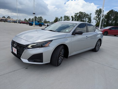 Used 2024 Nissan Altima 2.5 SV image 3