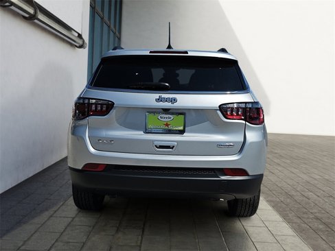 New 2025 Jeep Compass Latitude image 4