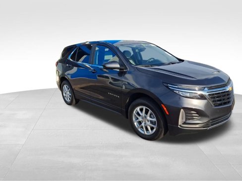 Used 2023 Chevrolet Equinox LT w/ Driver Convenience Package image 3