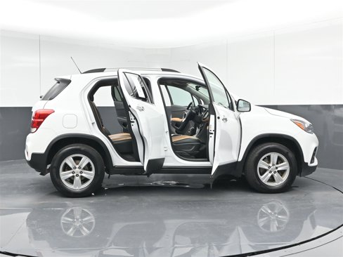 Used 2017 Chevrolet Trax LT w/ Sun & Sound Package image 40