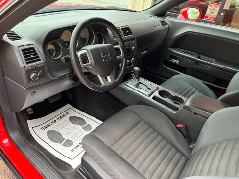 Used 2014 Dodge Challenger SXT image 11