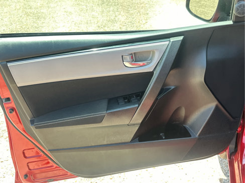 Used 2018 Toyota Corolla LE image 18