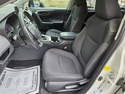 Used 2019 Toyota RAV4 LE image 8