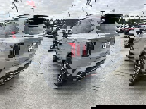 Used 2022 Kia Sorento EX w/ Panoramic Sunroof Package image 5