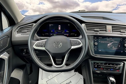Used 2022 Volkswagen Tiguan SE image 8