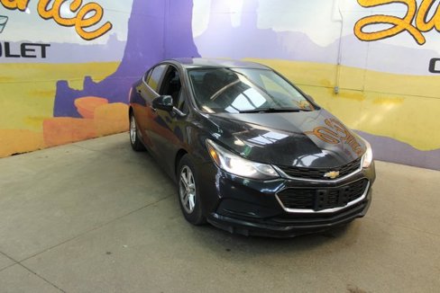 Used 2017 Chevrolet Cruze LT image 2