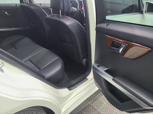 Used 2011 Mercedes-Benz GLK 350 4MATIC image 36