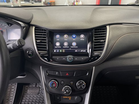 Used 2022 Chevrolet Trax LT w/ LT Convenience Package image 15