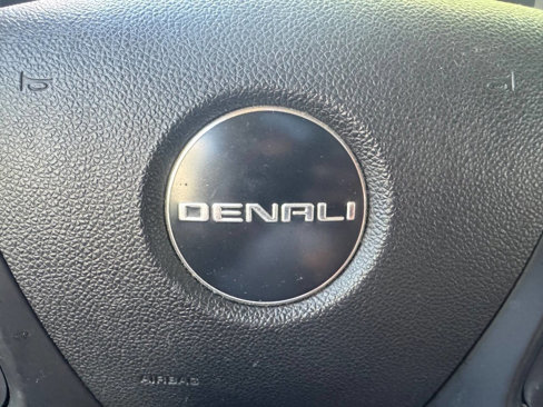 Used 2011 GMC Acadia Denali image 10