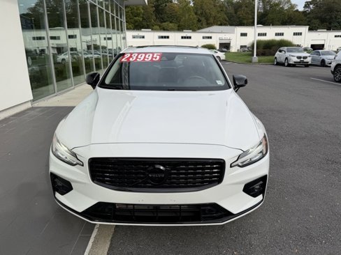 Used 2021 Volvo S60 T5 Momentum w/ Premium Package image 4