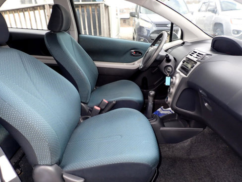 Used 2008 Toyota Yaris 2-Door Hatchback image 6