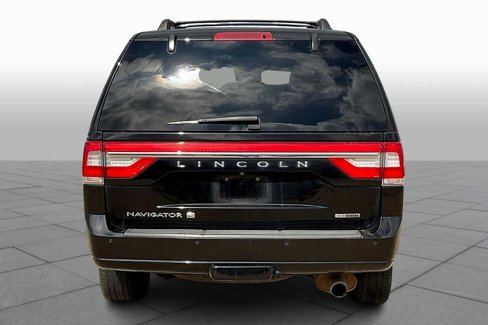 Used 2016 Lincoln Navigator L Select image 5