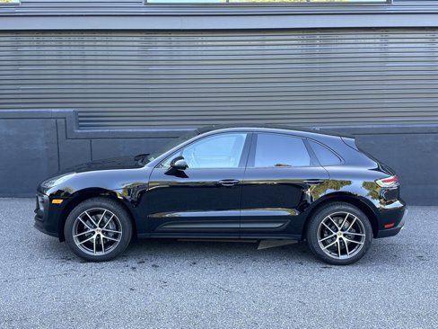 Certified 2025 Porsche Macan image 2