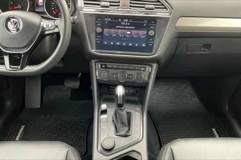 Used 2021 Volkswagen Tiguan SE w/ Panoramic Sunroof Package image 7