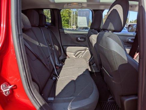 Used 2022 Jeep Renegade Latitude w/ Sun/Sound Group image 34