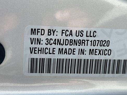 Used 2024 Jeep Compass Latitude image 30