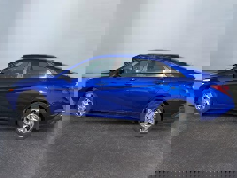 Certified 2024 Hyundai Elantra SE image 8