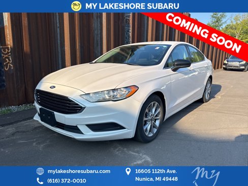 Used 2017 Ford Fusion SE w/ Fusion SE Technology Package image 3