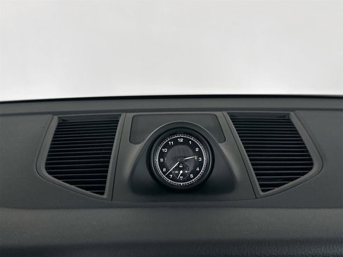 Used 2025 Porsche Macan image 24