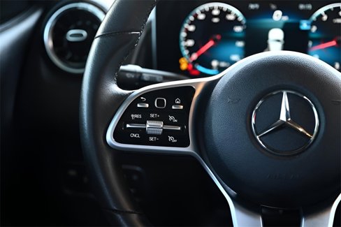 Used 2021 Mercedes-Benz GLB 250 4MATIC w/ Premium Package image 36