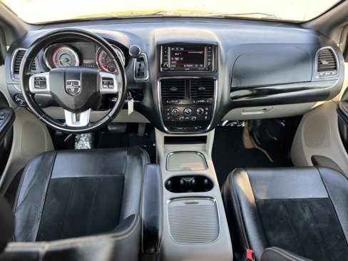 Used 2018 Dodge Grand Caravan SXT image 12