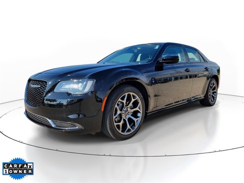 Used 2018 Chrysler 300 Touring w/ Sport Appearance Package image 2