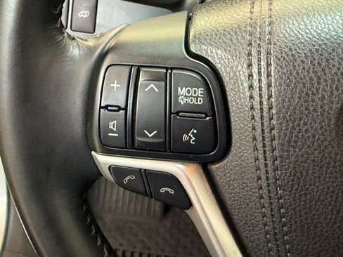 Used 2018 Toyota Highlander XLE image 18