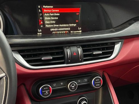 Used 2019 Alfa Romeo Stelvio image 19