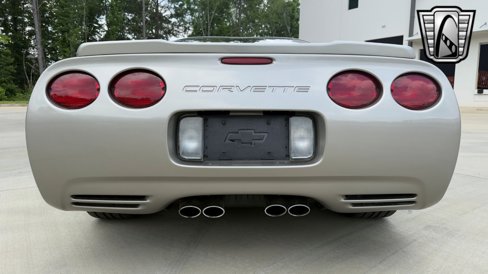 Used 2002 Chevrolet Corvette Coupe w/ Preferred Equipment Group2 image 6