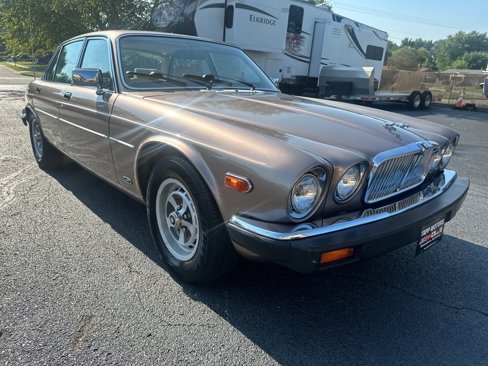 Used 1986 Jaguar XJ Vanden Plas image 1