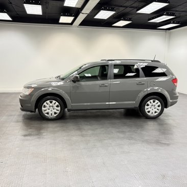 Used 2020 Dodge Journey SE image 2