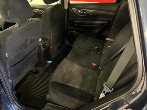 Used 2015 Nissan Rogue SV w/ SV Moonroof Package image 16