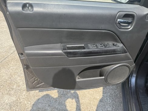 Used 2017 Jeep Patriot Latitude image 9