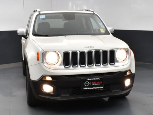 Used 2017 Jeep Renegade Limited image 3