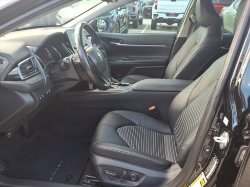 Used 2022 Toyota Camry SE image 19