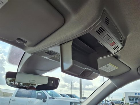 Used 2022 Volkswagen Tiguan SE image 15