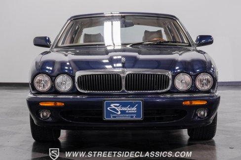 Used 1999 Jaguar XJ8 image 15