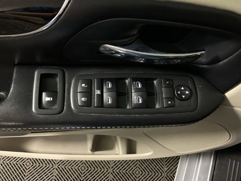 Used 2019 Dodge Grand Caravan SXT image 17