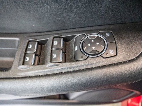 Used 2021 Ford Edge SEL image 18