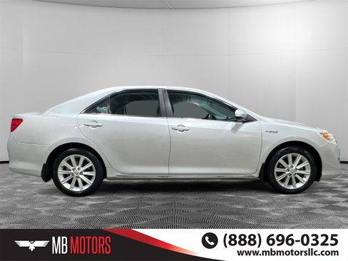 Used 2014 Toyota Camry XLE image 3