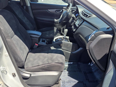 Used 2015 Nissan Rogue SV w/ SV Premium Package image 10