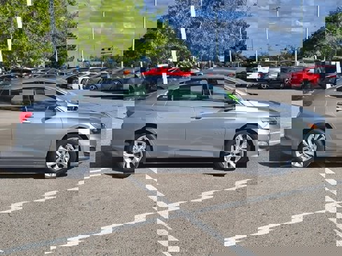 Used 2024 Chevrolet Malibu LT image 2