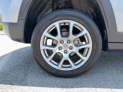 Used 2022 Jeep Compass Latitude image 9