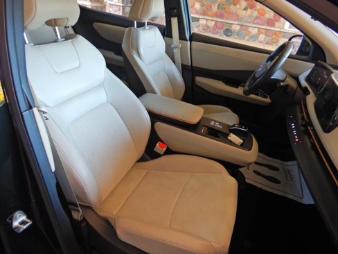 Used 2023 Nissan Ariya AWD image 18